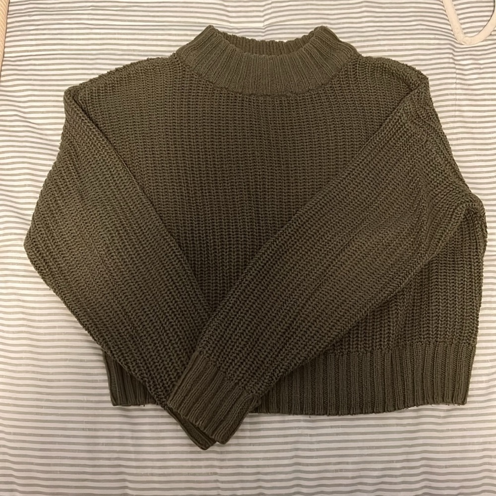 Green cropped sweater